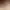 Une personne reçoit un soin du visage allongée sur une serviette blanche, les yeux fermés, tandis qu'une autre personne lui masse le visage