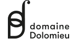 Logo stylisé avec une feuille et le texte "domaine Dolomieu" en dessous